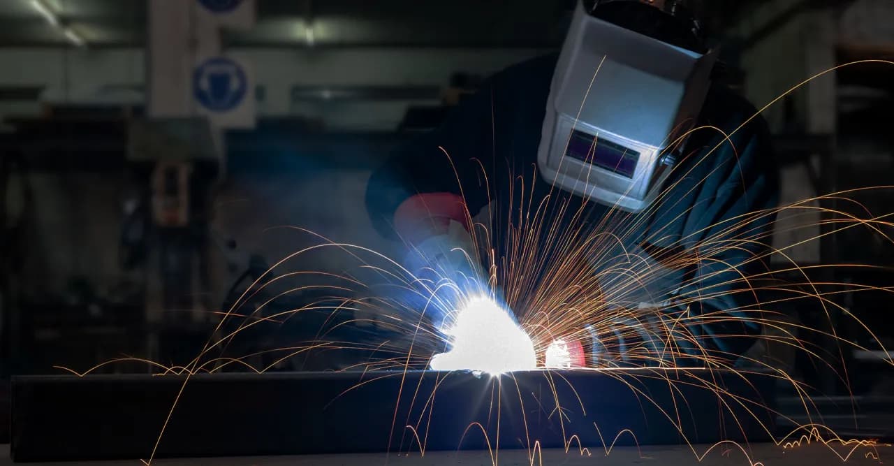 Jak wybrać właściwy kod PKD dla usług spawalniczych i uniknąć błędów?