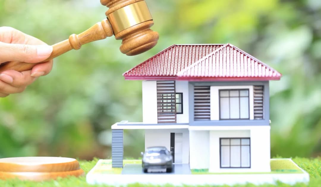 Czy komornik może zlicytować mieszkanie z hipoteką? Sprawdź, jak to działa