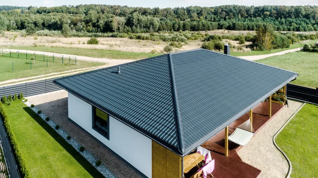 Jak uzyskać dofinansowanie do wymiany dachu i uniknąć kosztów